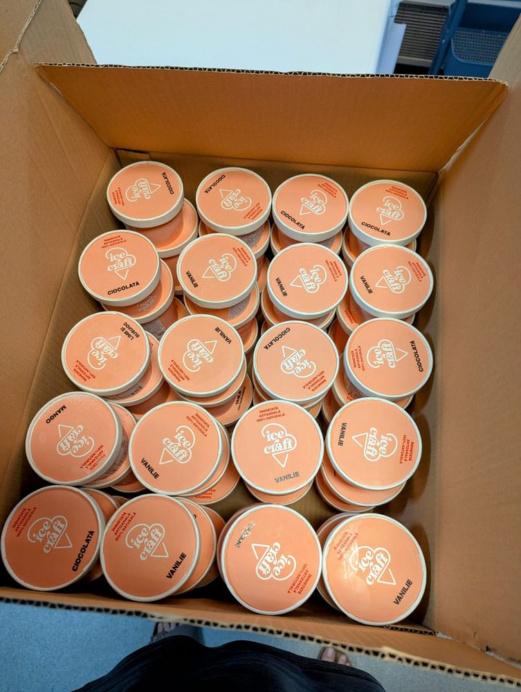 Cutie de livrare cu casolete IceCraft pregătite pentru distribuție la parteneri B2B HoReCa și retail
